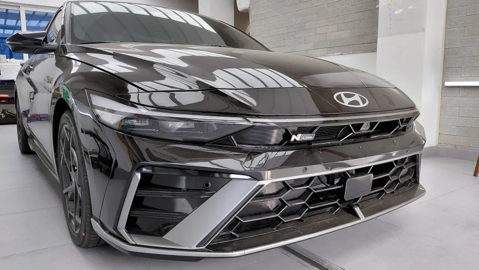 Hyundai Elantra CN7のカーラッピング事例｜費用目安・仕上がり 施工写真 2-1