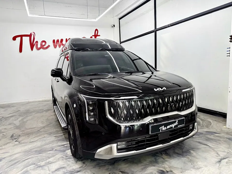 Kia Carnival Hi-Limousineのカーラッピング事例:デュオトーンで個性を演出 施工写真 3-1