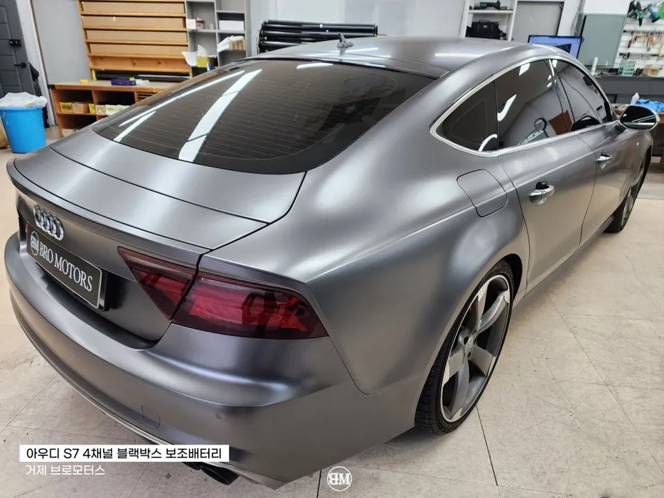 Audi S7の4チャンネルドラレコ取付事例｜韓国実施工 施工写真 1-3