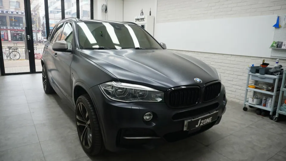 BMW X5 interior customization - BMW X5 Interior Customization Review: Rainbow Legend Grace Tintin photo 3