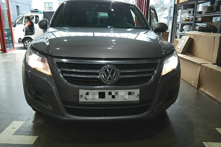 Volkswagen Tiguan Headlight Bulb Replacement D3S White Color Comp