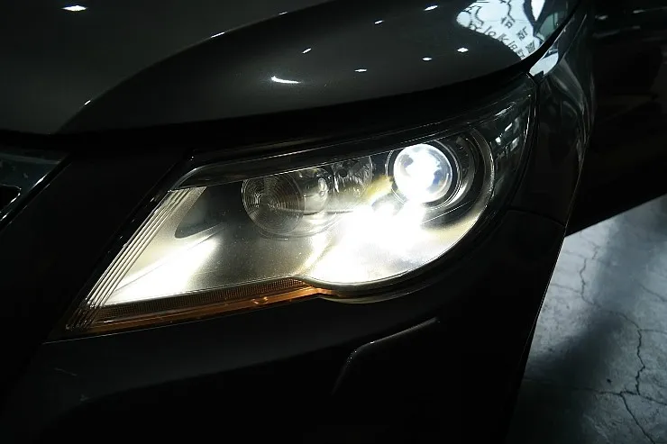 Volkswagen Tiguan lighting upgrade - Volkswagen Tiguan Headlight Bulb Replacement D3S White Color Comp photo 3