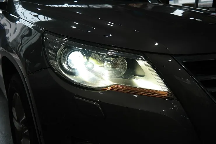 Volkswagen Tiguan lighting upgrade - Volkswagen Tiguan Headlight Bulb Replacement D3S White Color Comp photo 4