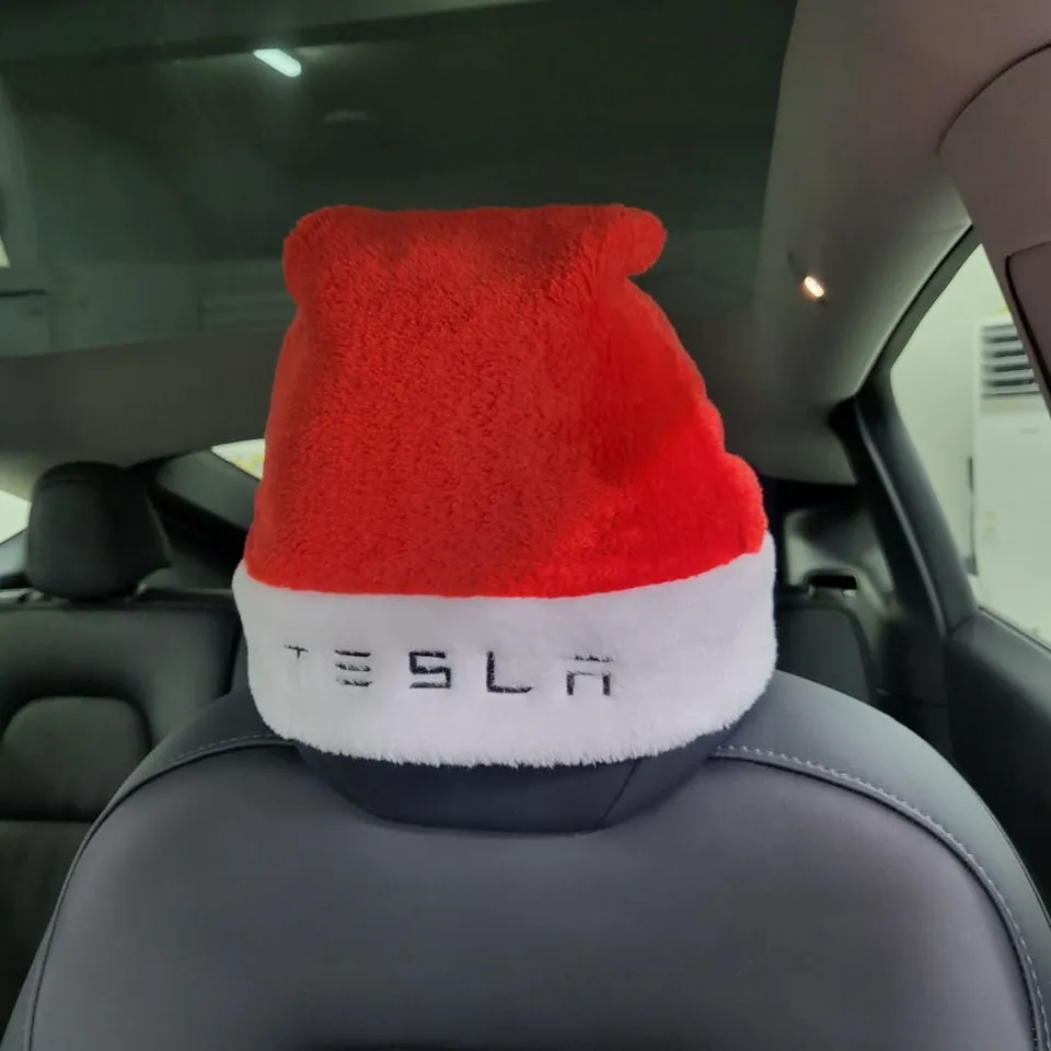 Tesla Model Yのカーラッピング事例|内装の印象を変える 施工写真 3-2
