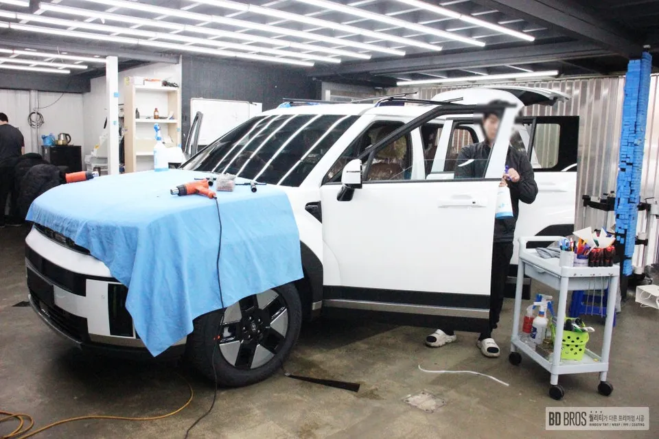 Hyundai Santa Feのカーフィルム施工事例|費用目安・仕上がり 施工写真 2-3