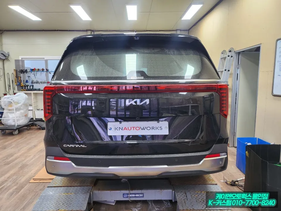 Kia Carnival KA4 body kit - Kia Carnival KA4 Electric Side Steps Review — Enhanced Access photo 6