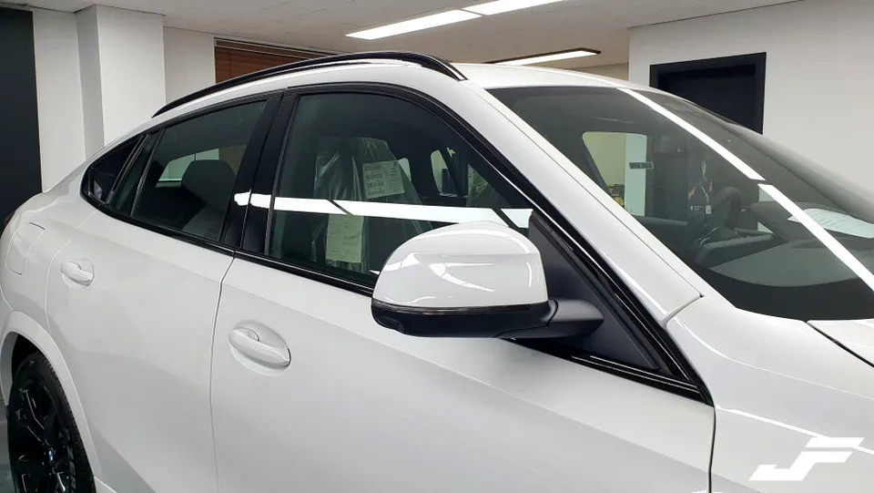 BMW X6のカーラッピング事例 施工写真 3-1