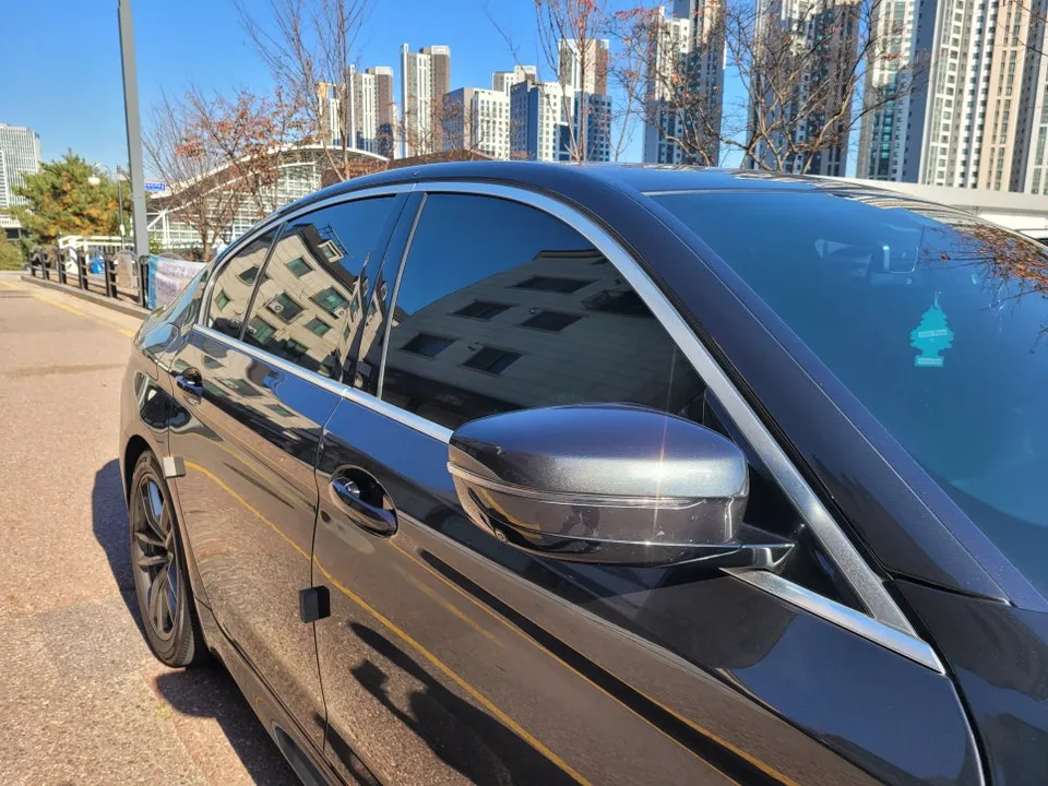 BMW 5 Series G30 カーラッピング事例：費用目安と仕上がり 施工写真 2-2