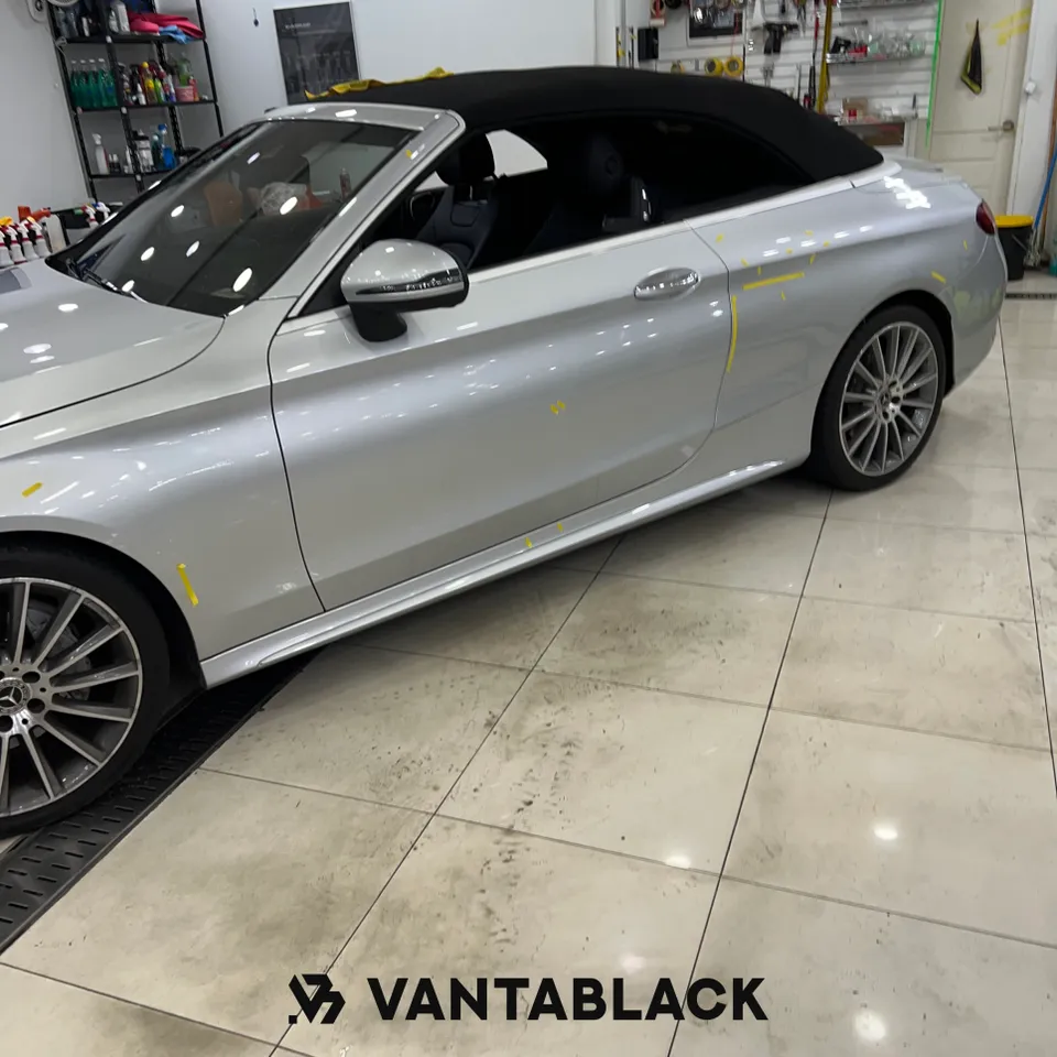 メルセデス・ベンツ W205 Cクラスのカーラッピング事例 施工写真 2-2