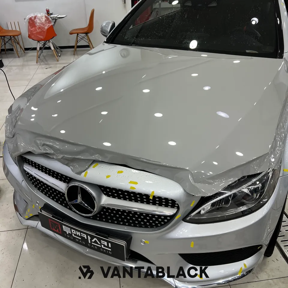 メルセデス・ベンツ W205 Cクラスのカーラッピング事例 施工写真 3-2