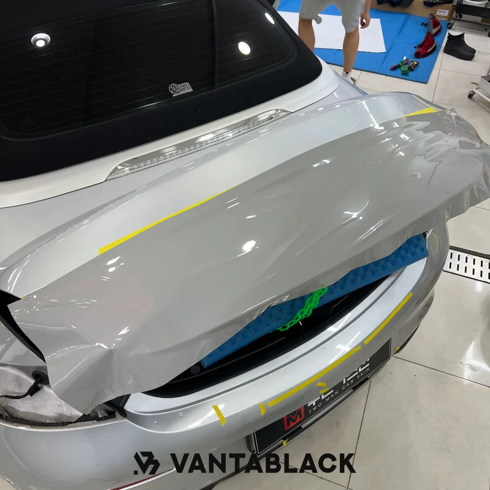 メルセデス・ベンツ W205 Cクラスのカーラッピング事例 施工写真 3-3