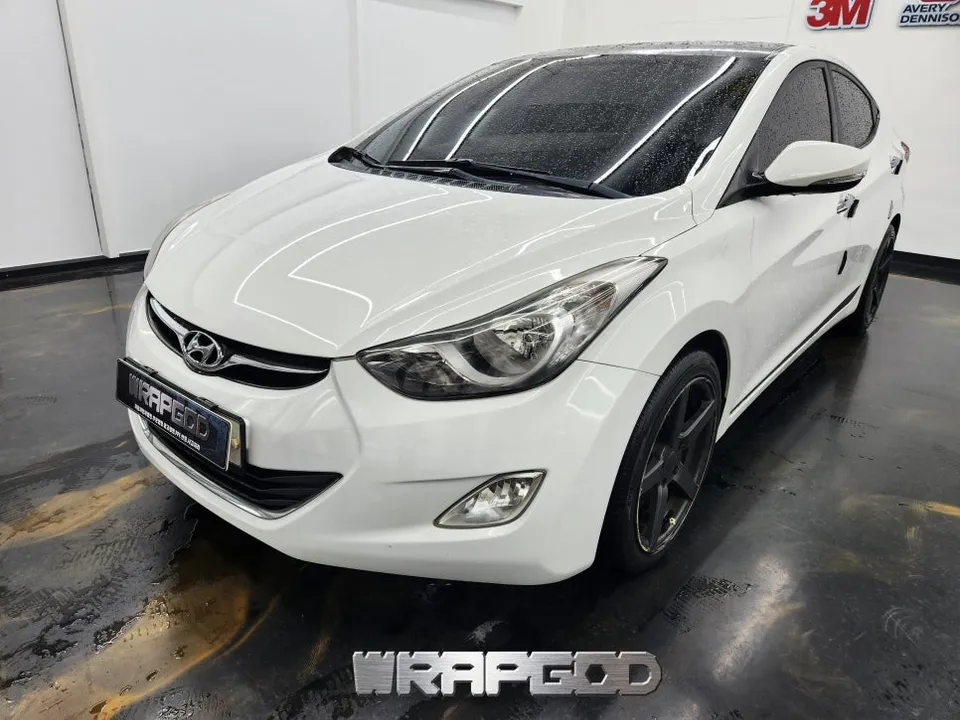 Hyundai Elantra MDのカーラッピング事例｜費用目安・仕上がり 施工写真 3-1