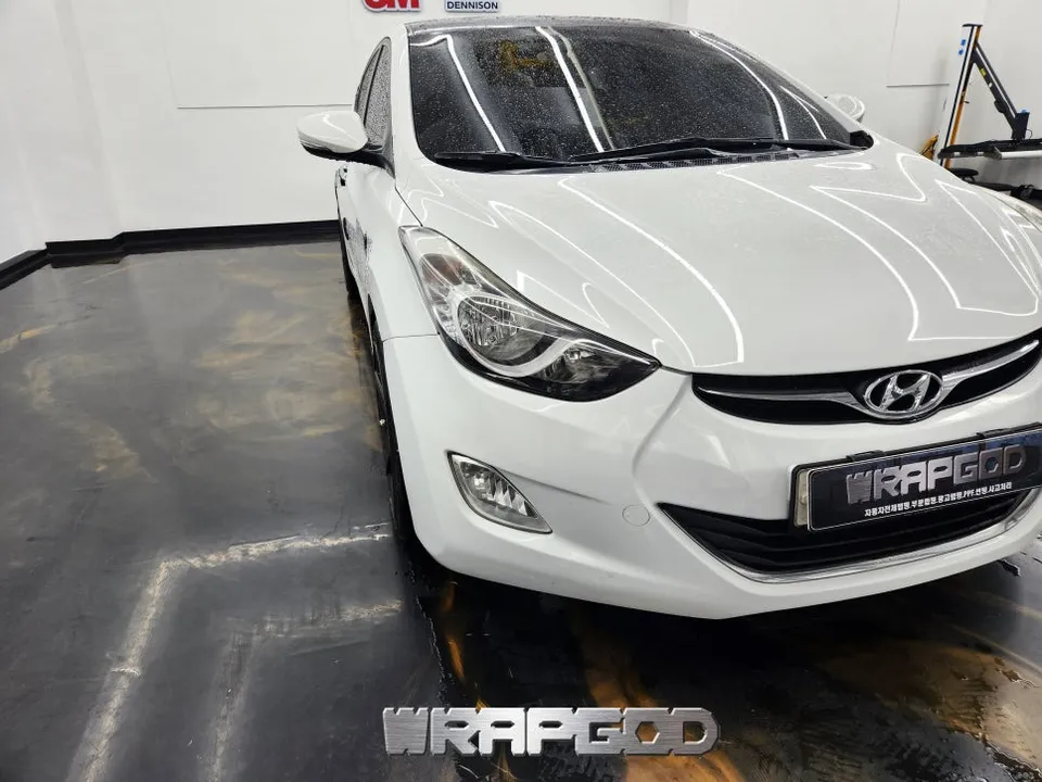 Hyundai Elantra MDのカーラッピング事例｜費用目安・仕上がり 施工写真 1-2