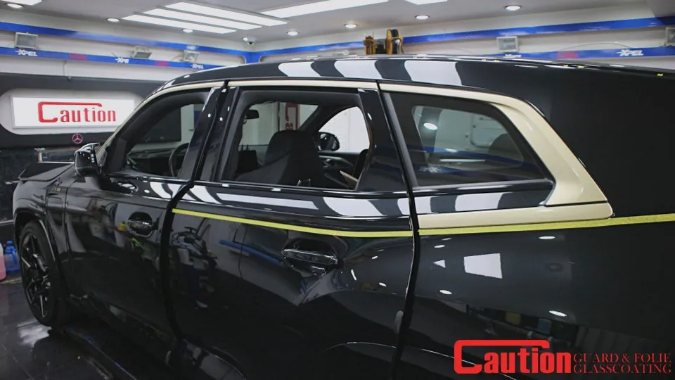 BMW XMのカーラッピング事例 施工写真 3-2