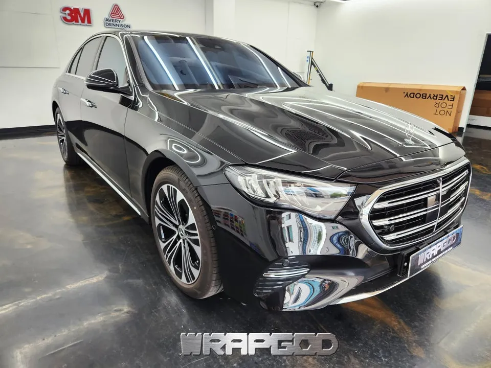 Mercedes-Benz E-Class W213 vinyl wrap - Mercedes-Benz E-Class Vinyl Wrap Review: Chrome Delete Solution photo 3