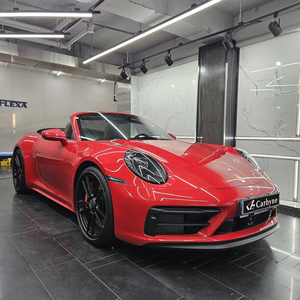 Porsche 911 992 vinyl wrap - Porsche 911 Vinyl Wrap Review: High Gloss Red Transformation photo 7
