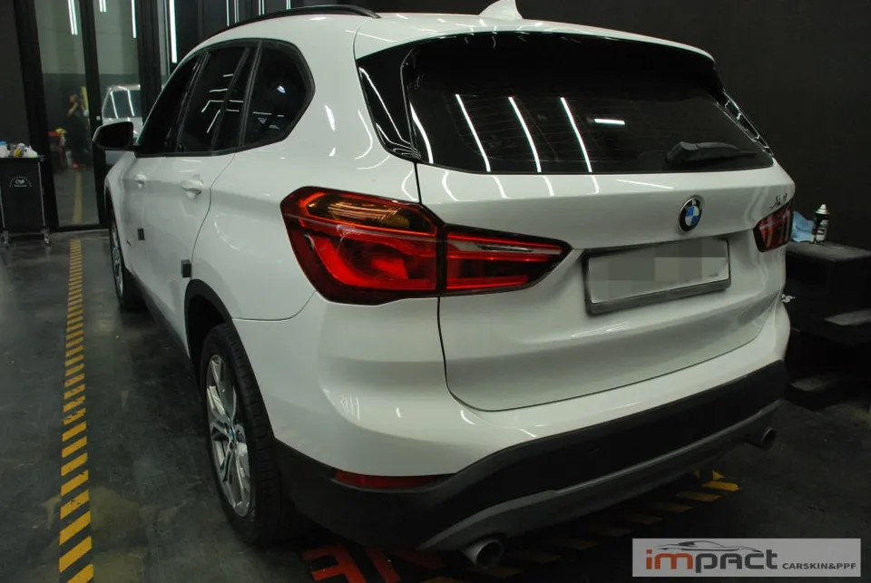 BMW X1のカーラッピング事例｜実写で見る室内カスタム 施工写真 3-1