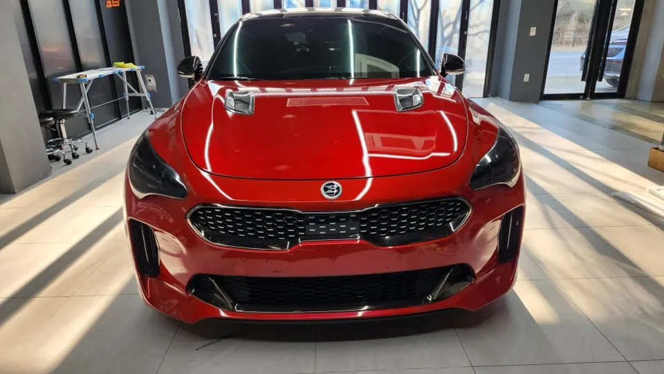 Kia Stingerのカーラッピング事例|ファンタムグレーの仕上がり 施工写真 2-1