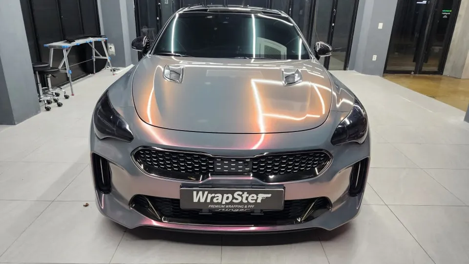 Kia Stingerのカーラッピング事例|ファンタムグレーの仕上がり 施工写真 3-1