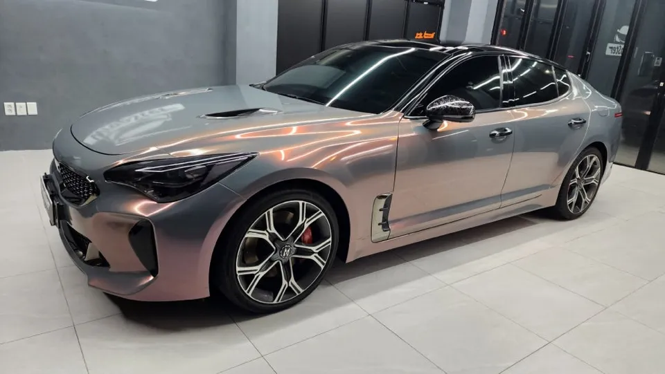 Kia Stingerのカーラッピング事例|ファンタムグレーの仕上がり 施工写真 2-2
