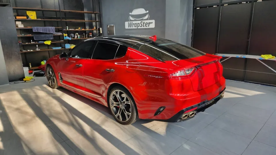 Kia Stingerのカーラッピング事例|ファンタムグレーの仕上がり 施工写真 2-3