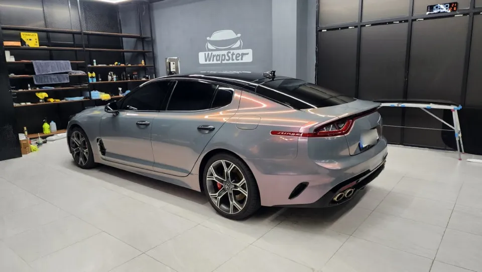 Kia Stingerのカーラッピング事例|ファンタムグレーの仕上がり 施工写真 3-3