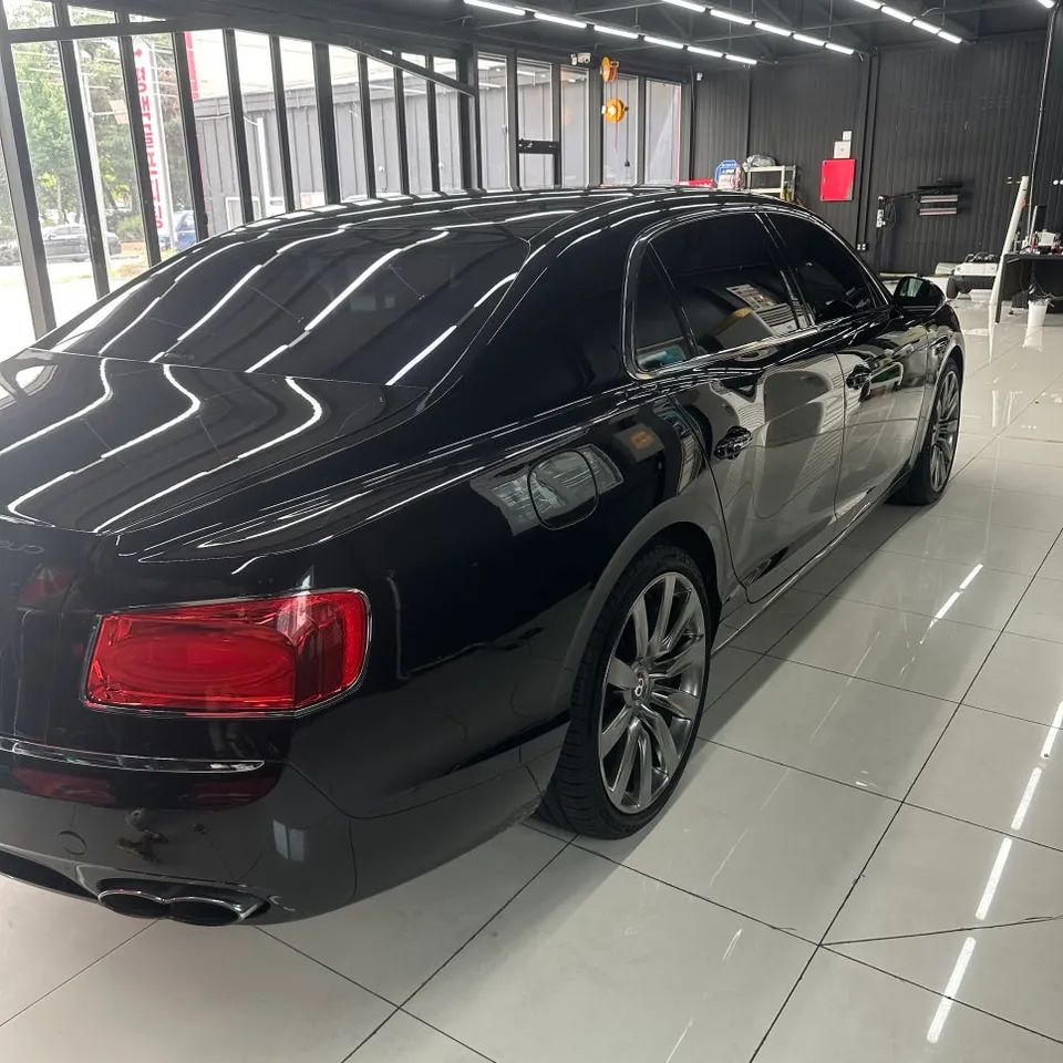 Bentley Flying Spurのカーラッピング事例|高光沢ピアノホワイト 施工写真 2-2