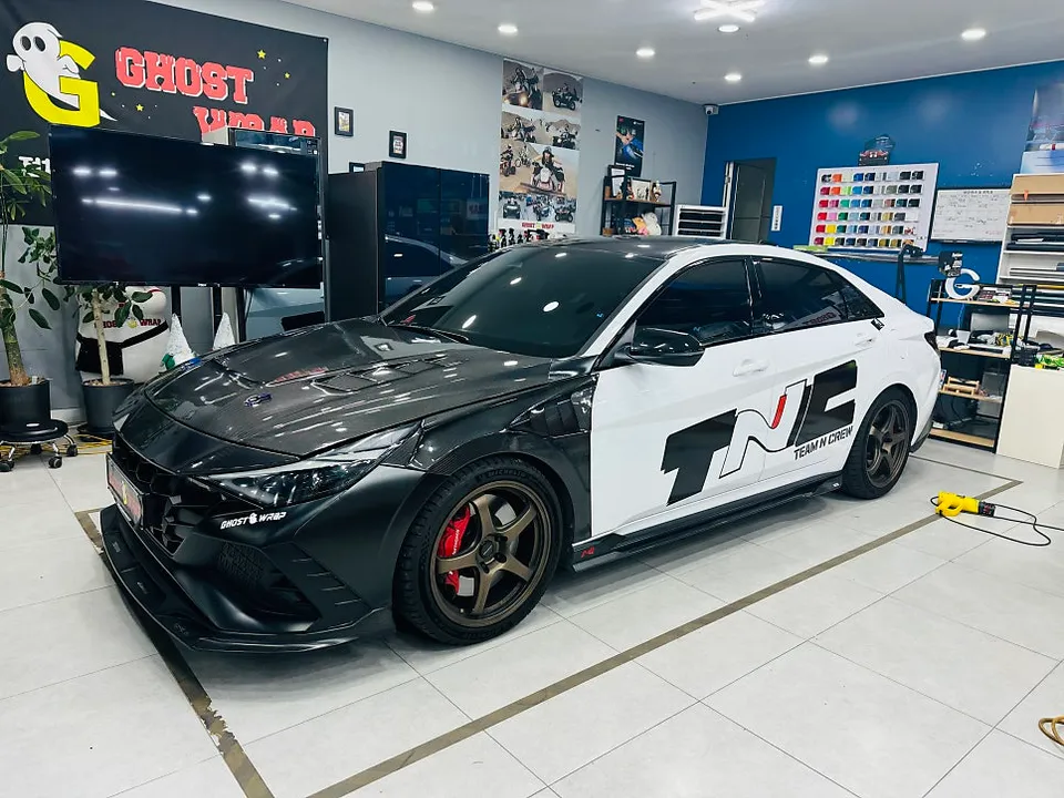 Hyundai Elantra Nのカーラッピング事例|費用目安・仕上がり 施工写真 3-2