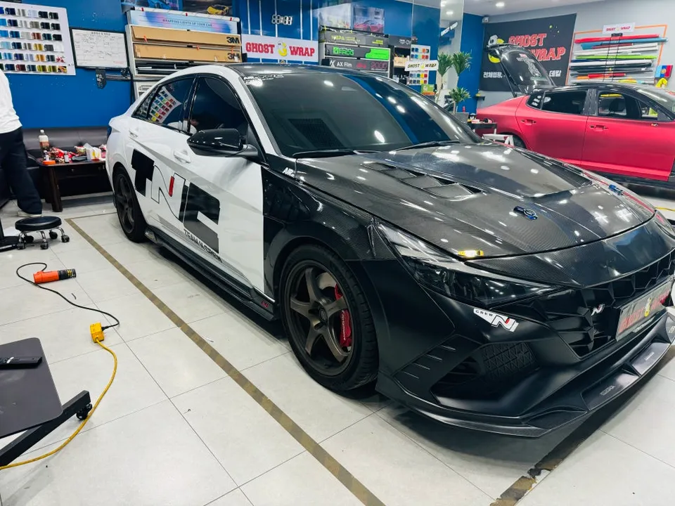 Hyundai Elantra Nのカーラッピング事例|費用目安・仕上がり 施工写真 1-3