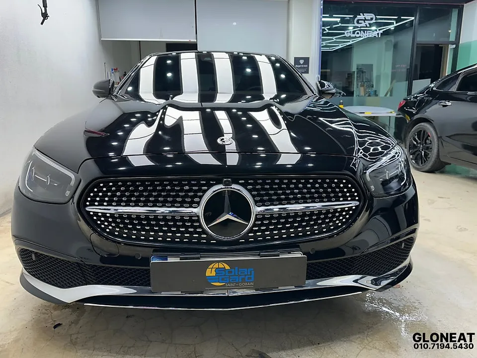 Mercedes-Benz Eクラス W213のカーラッピング事例 施工写真 2-2