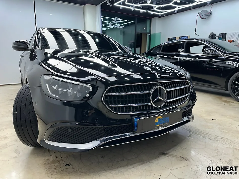Mercedes-Benz Eクラス W213のカーラッピング事例 施工写真 3-2