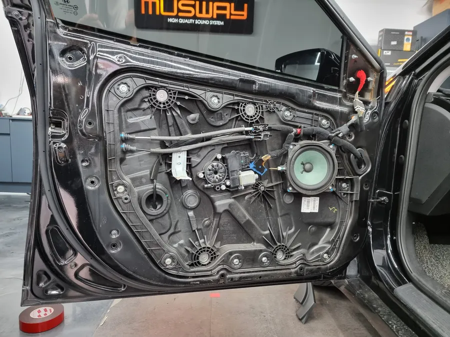 Hyundai Grandeur HG car audio - Hyundai Grandeur HG Speaker Upgrade Review photo 3