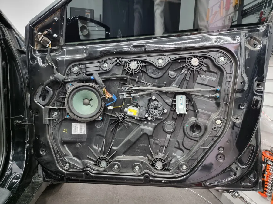 Hyundai Grandeur HGのカーオーディオ施工事例 施工写真 1-2