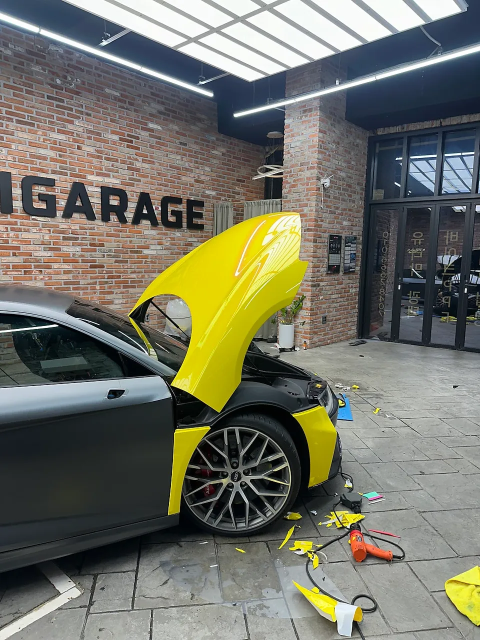 Audi R8 Vinyl Wrap Review: Stunning Color Transformation photo 2