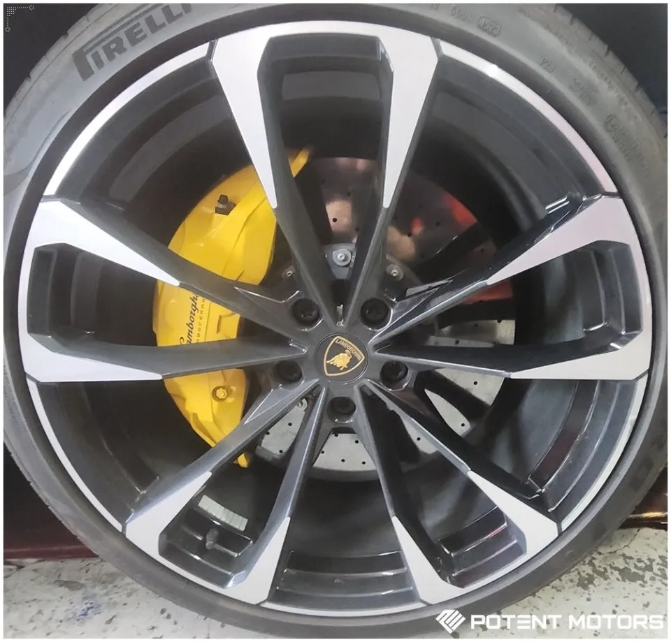 Lamborghini Urusのホイールリペア・塗装事例 施工写真 2