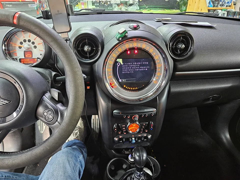 BMW MINI Cooperのドライブレコーダー取付事例 施工写真 5