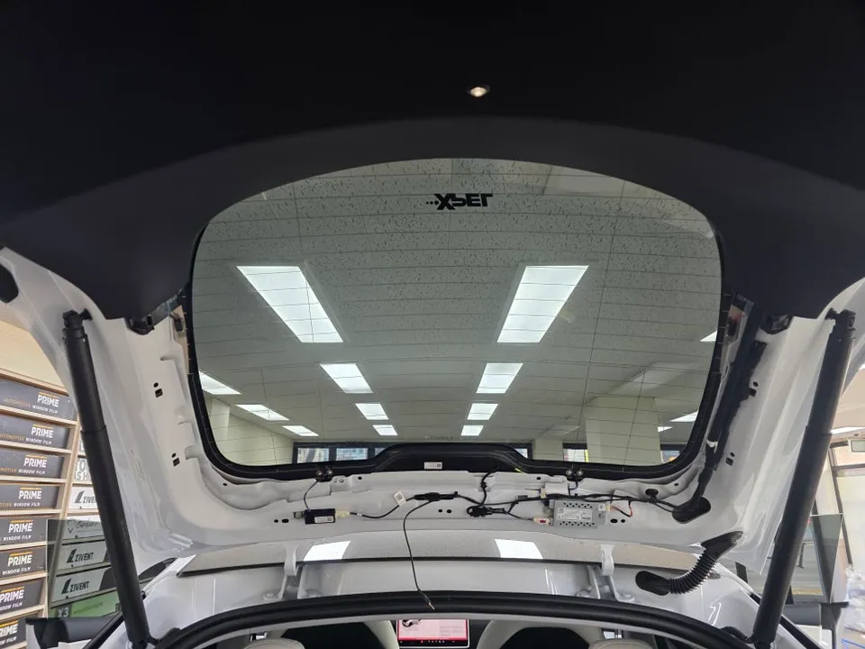 Tesla Model Y ドラレコ取付事例|費用目安・仕上がり 施工写真 2-2