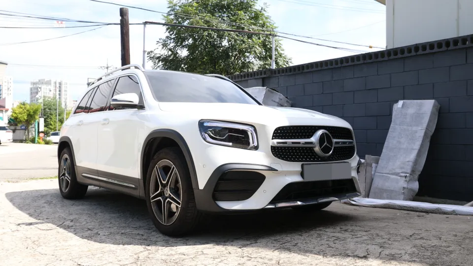 Mercedes-Benz GLB surround view camera review