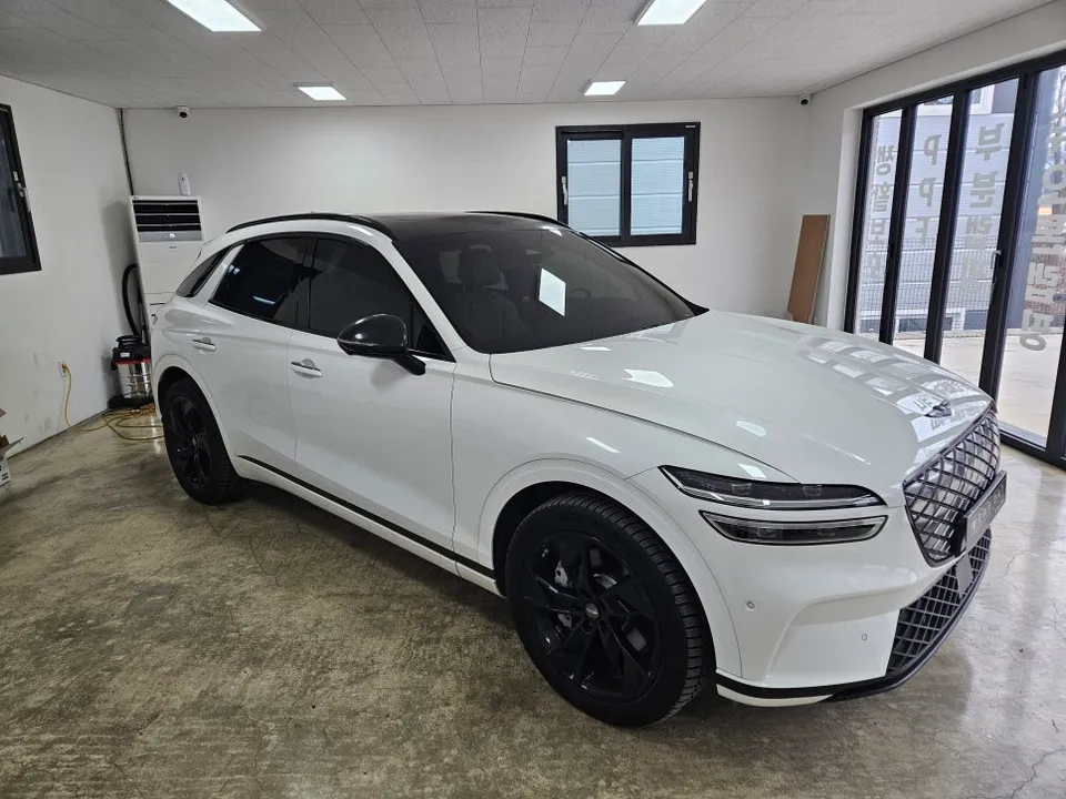 Genesis GV70 Vinyl Wrap Removal Review - Labday photo 2