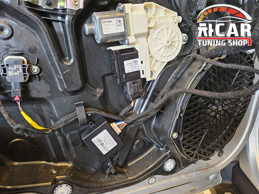 Jeep Renegade oem options - Jeep Renegade Auto Folding Mirrors & Walk-In Switch Review photo 5