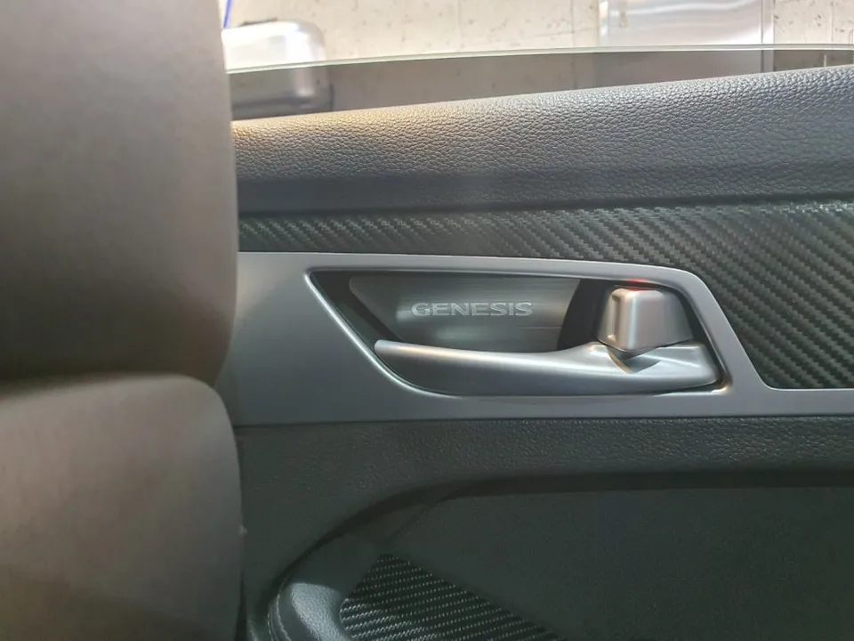 Genesis G80 DH ambient lighting - Genesis G80 DH Ambient Lighting Review — Enhanced Interior Mood photo 4
