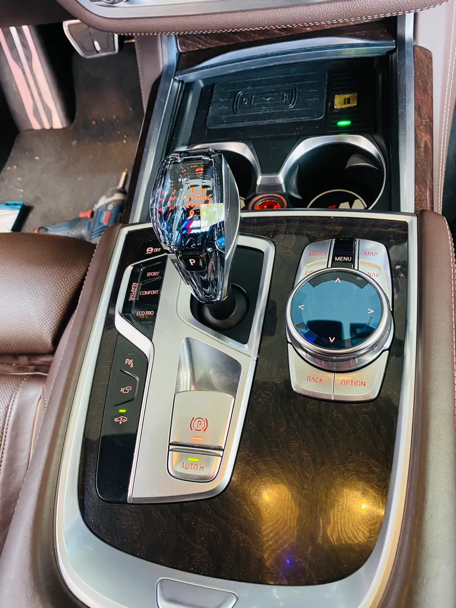 BMW 7 Series steering wheel - BMW 7 Series Steering Wheel Customization Review — Enhanced Luxur photo 4
