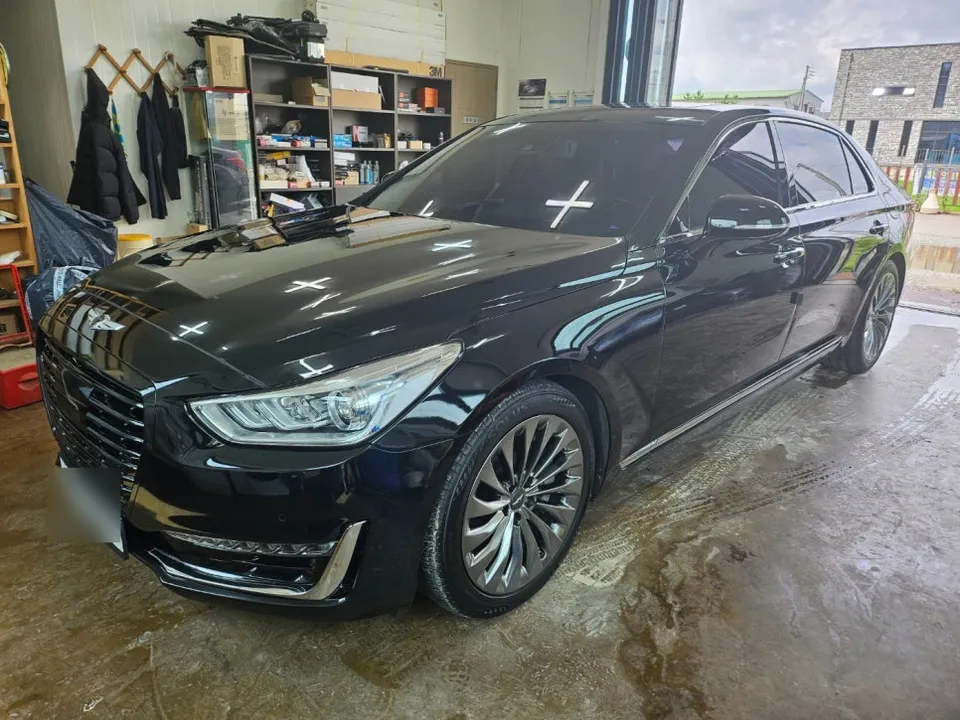 Genesis EQ900 window tinting installation result