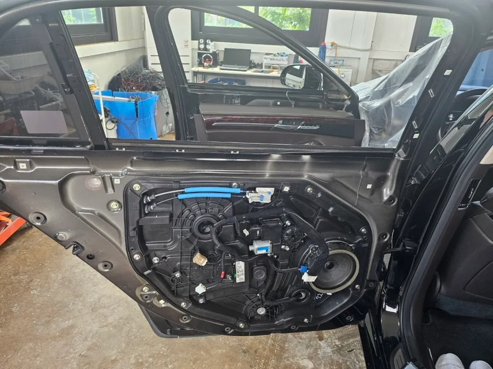 Genesis EQ900 window tinting - Genesis EQ900 Window Tinting Review: Cost & Results photo 3