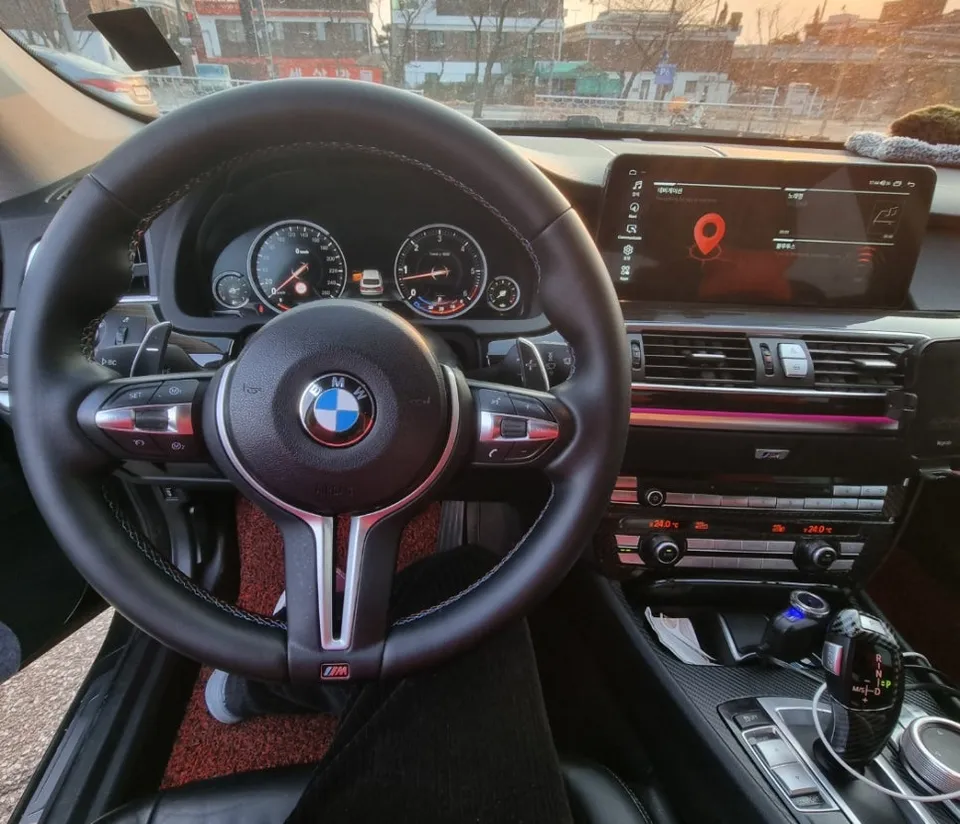 BMW 5 Series GT F07のAndroid Auto・CarPlay取付事例 施工写真 2