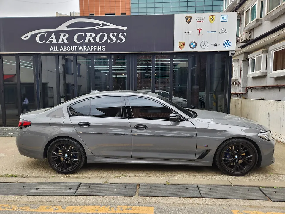 BMW 5 Series G30 Vinyl Wrap Cost & Review photo 2