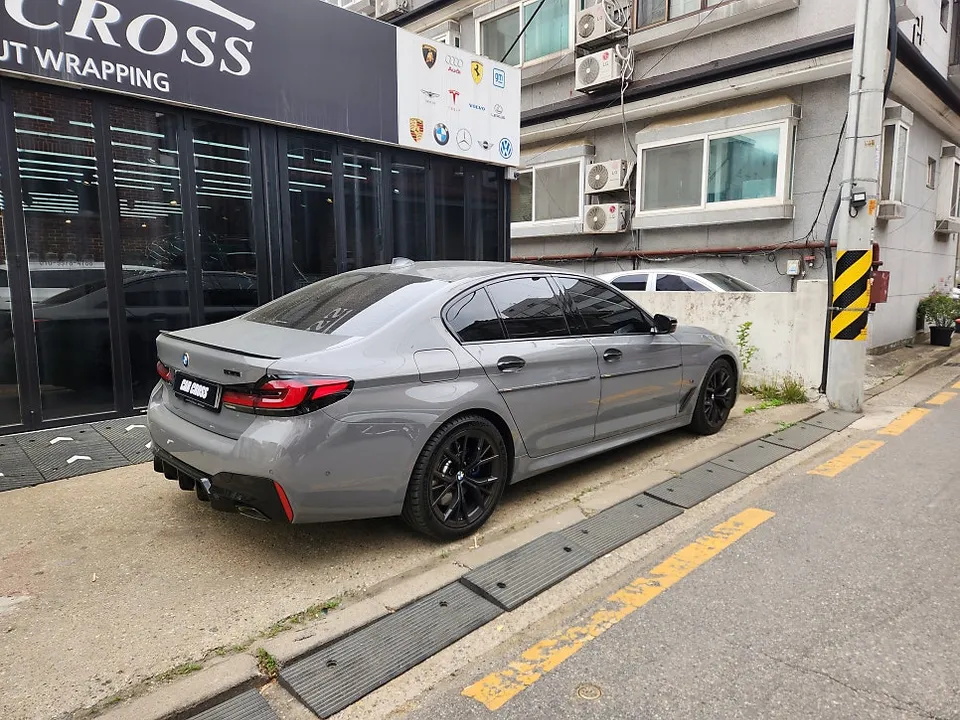 BMW 5 Series G30 vinyl wrap - BMW 5 Series G30 Vinyl Wrap Cost & Review photo 3