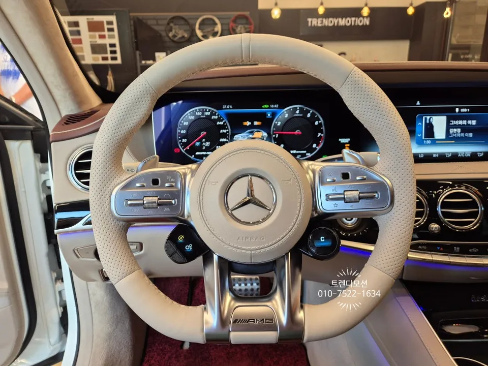 Mercedes-Benz S63 AMG steering wheel - Mercedes-Benz S63 AMG Steering Wheel Customization Review photo 3