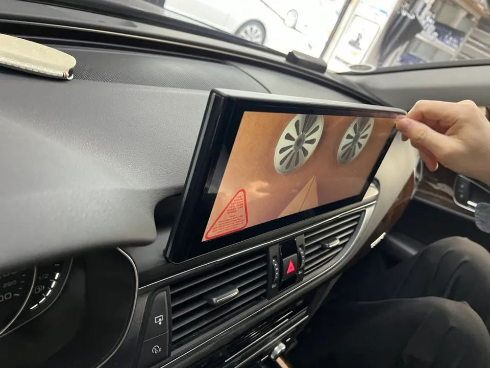 Audi A7のAndroid Auto・CarPlay取付事例 施工写真 3-2