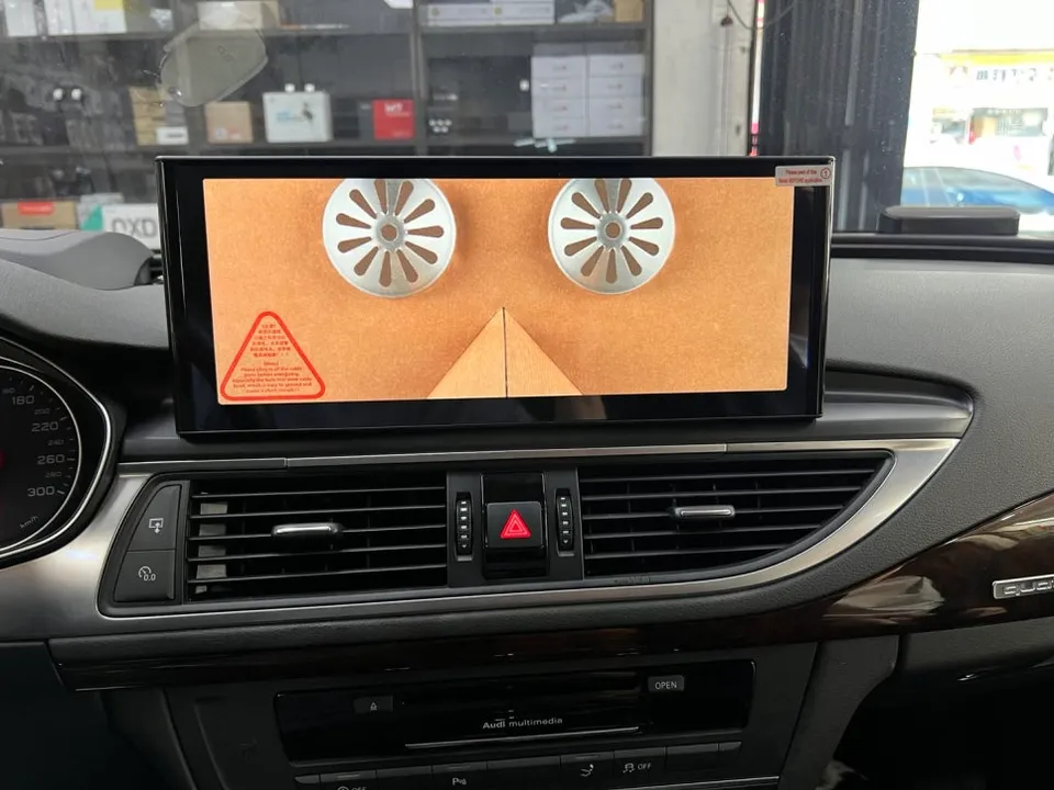 Audi A7のAndroid Auto・CarPlay取付事例 施工写真 4-2